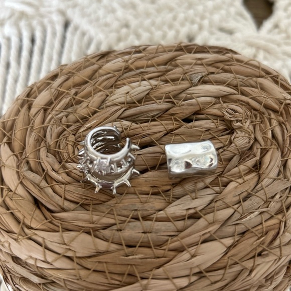 URBAN OUTFITTERS Bundle of Silver Chain Bracelet and ear cuff earrings set of 2 - Picture 9 of 13